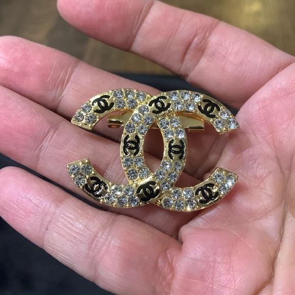 Chanel brooch - Picture 2 of 7